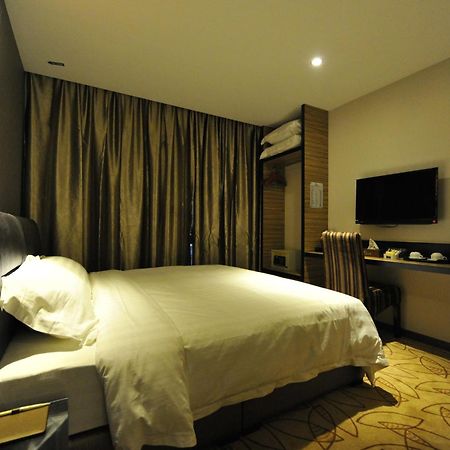 Milano Hotel Kluang Bagian luar foto