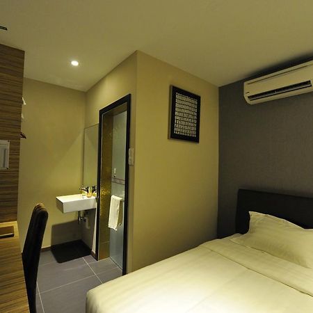 Milano Hotel Kluang Bagian luar foto