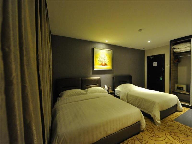 Milano Hotel Kluang Bagian luar foto