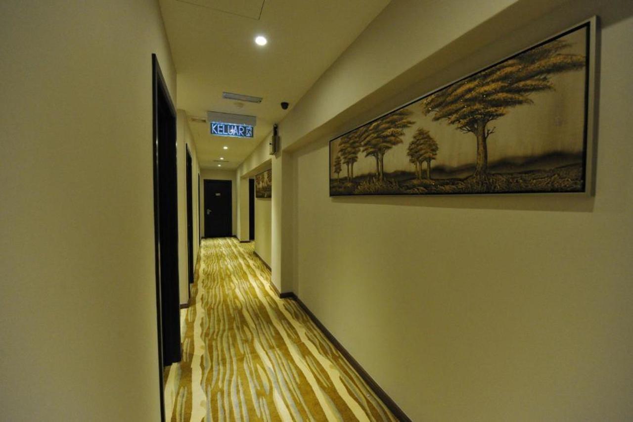 Milano Hotel Kluang Bagian luar foto