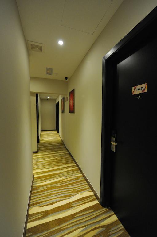 Milano Hotel Kluang Bagian luar foto