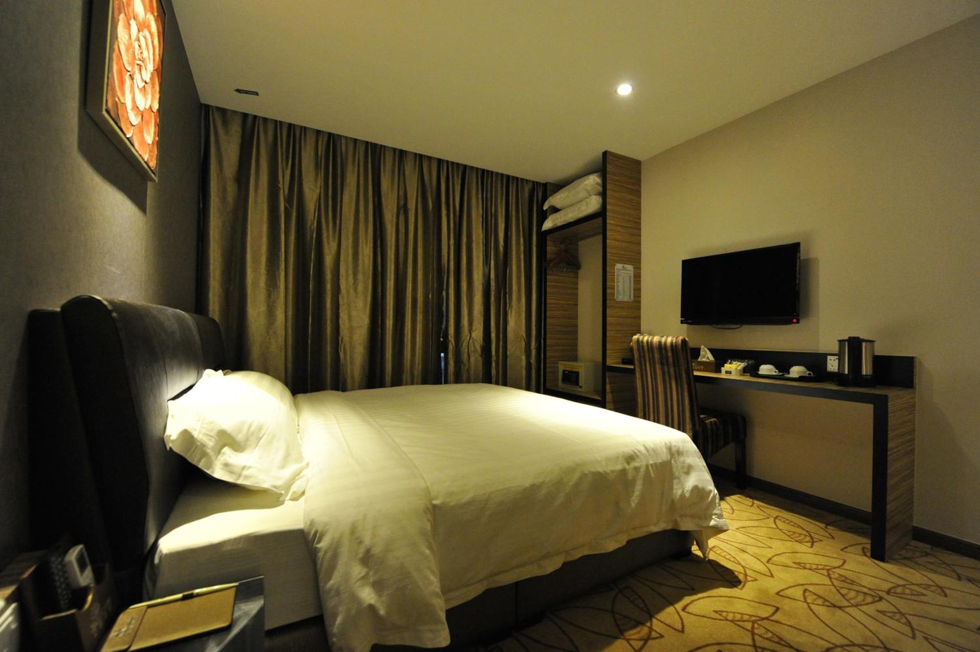 Milano Hotel Kluang Bagian luar foto